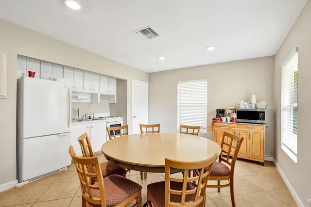 Unit 304 photo 28