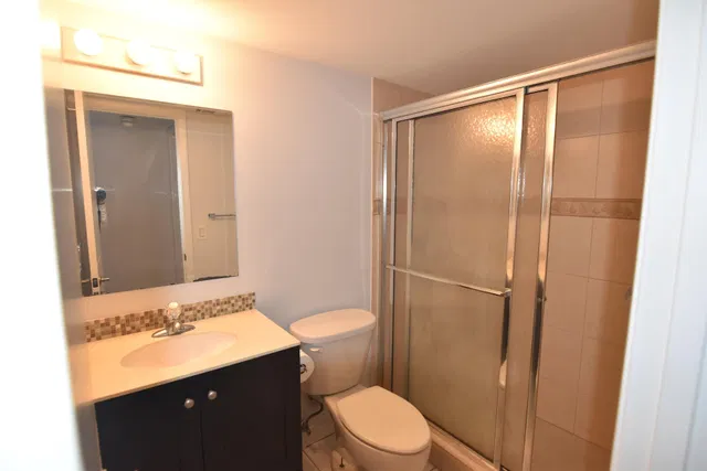 Unit 102 photo 4