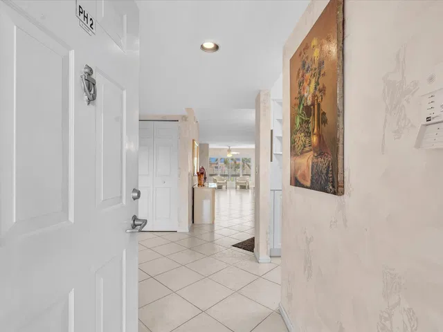  Unit 402 photo 5