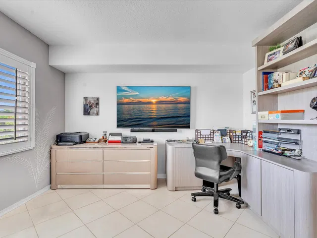  Unit 402 photo 17