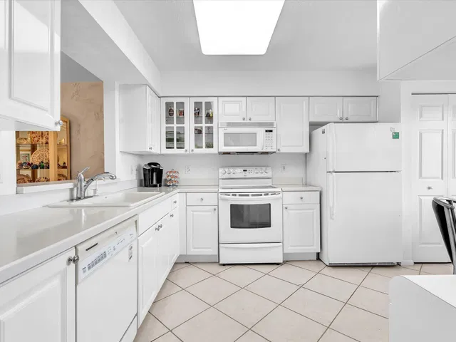 Unit 402 photo 21