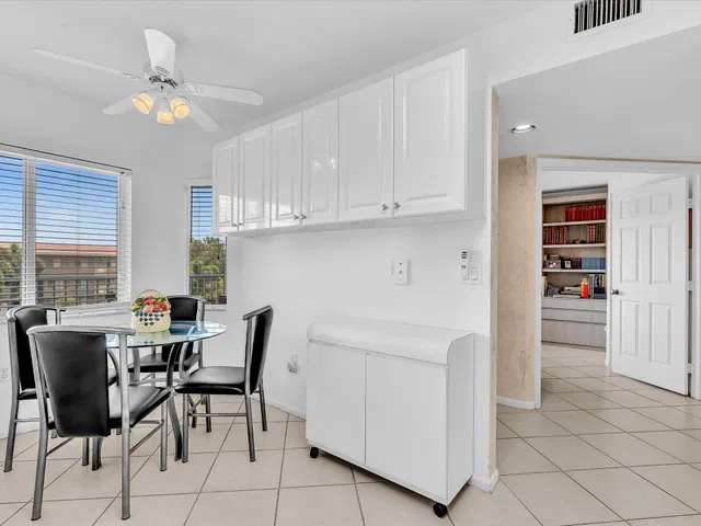  Unit 402 photo 23