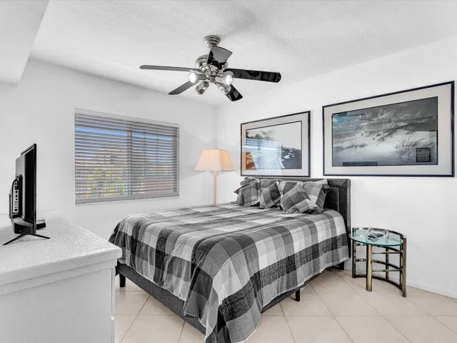  Unit 402 photo 26