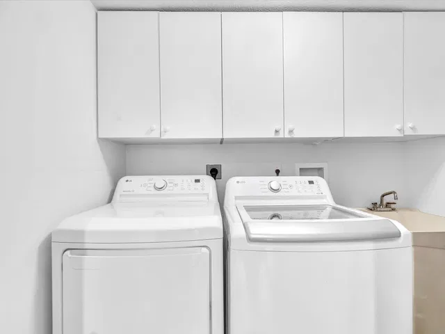  Unit 402 photo 29