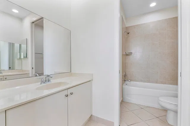 Residence photo 56