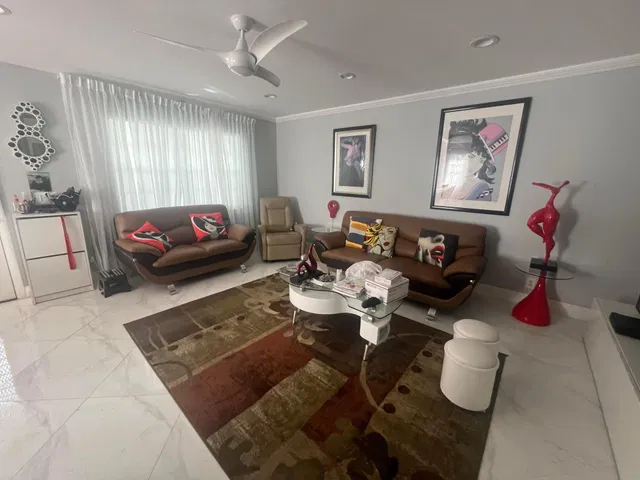 Residence photo 11