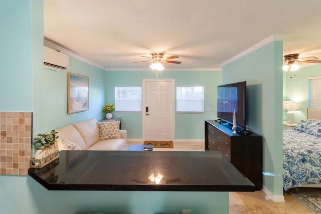 Residence photo 8