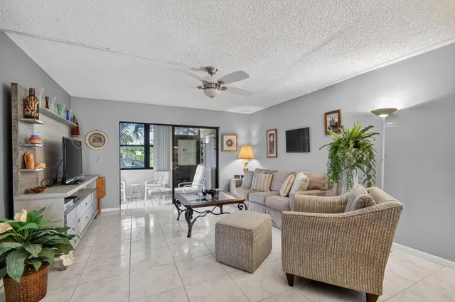 Unit 128 photo 13