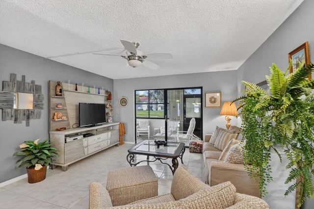 Unit 128 photo 14