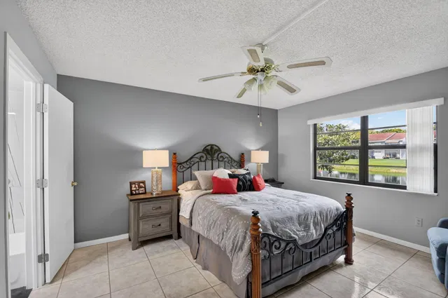 Unit 128 photo 17