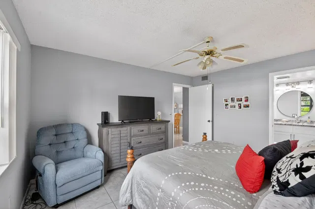 Unit 128 photo 19