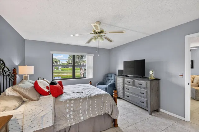 Unit 128 photo 20