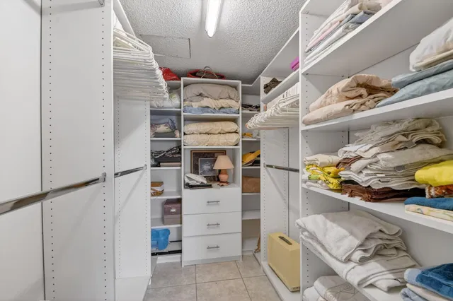 Unit 128 photo 24