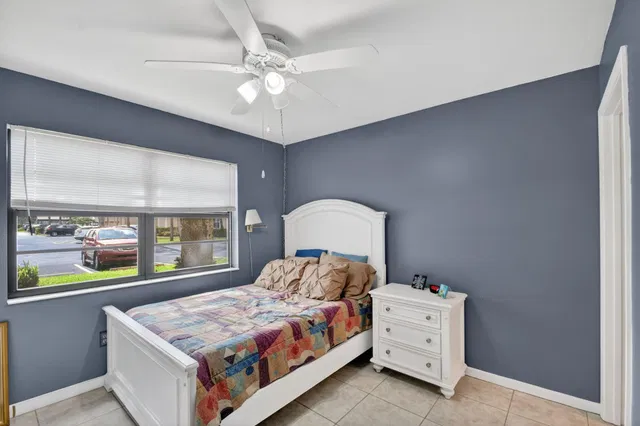 Unit 128 photo 25