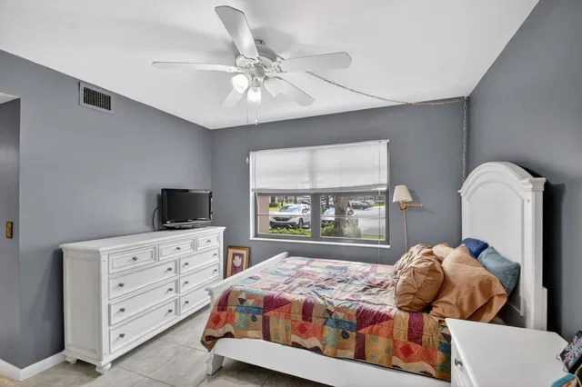 Unit 128 photo 26