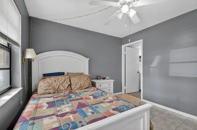 Unit 128 photo 27