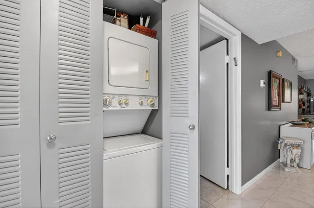 Unit 128 photo 30