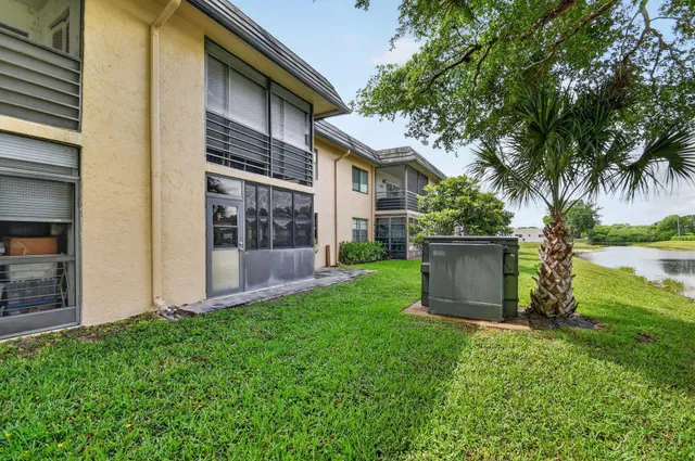 Unit 128 photo 36