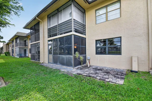 Unit 128 photo 38