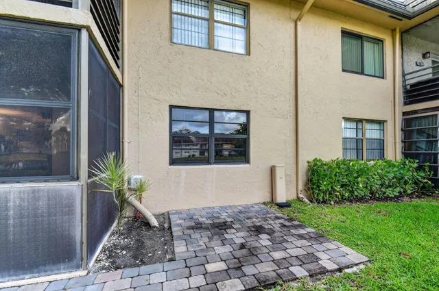 Unit 128 photo 41