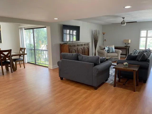 Unit 203 photo 5