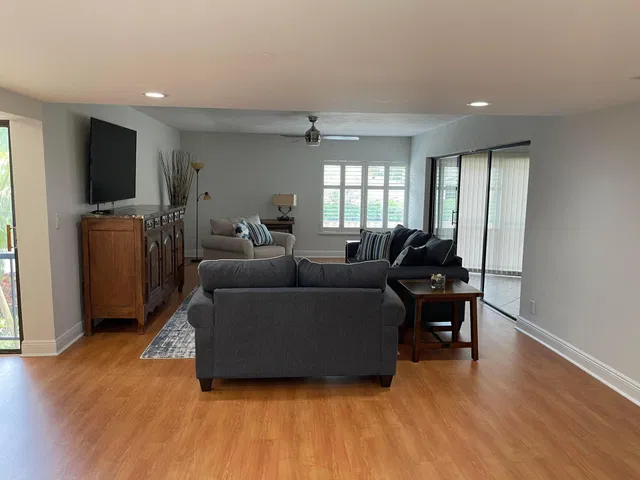 Unit 203 photo 6
