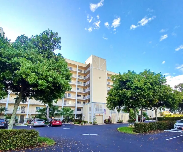 Unit 406 photo 3