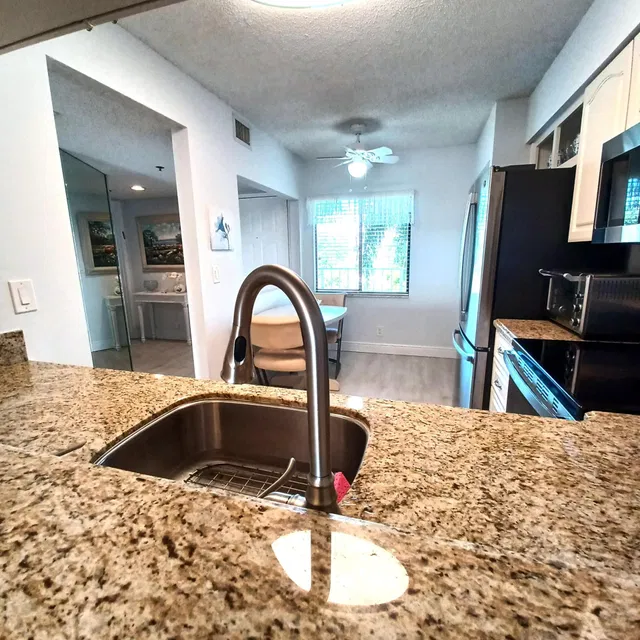 Unit 406 photo 7