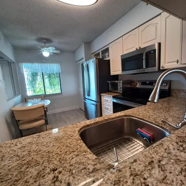 Unit 406 photo 10