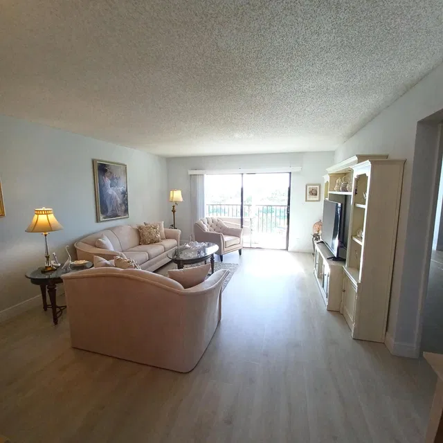 Unit 406 photo 18