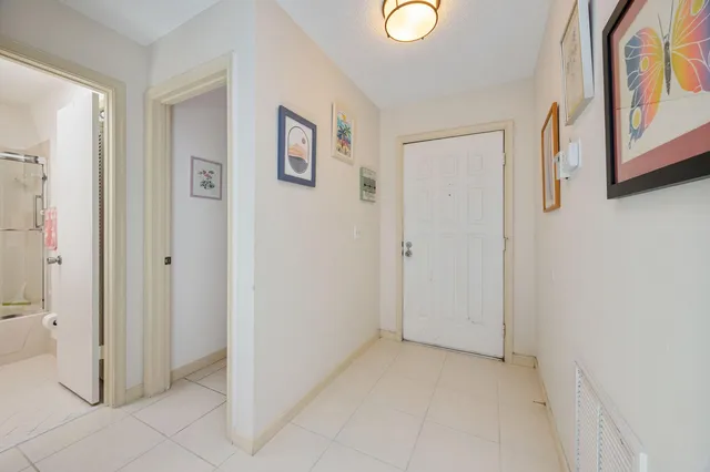 Unit C photo 2
