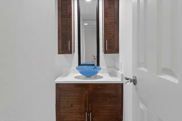 Unit 111 photo 15