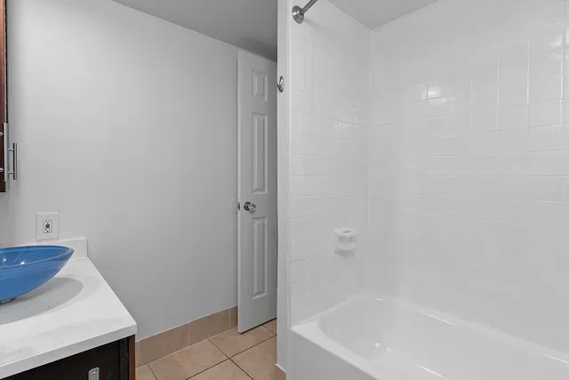 Unit 111 photo 16