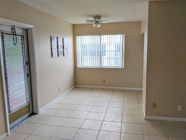 Residence photo 3