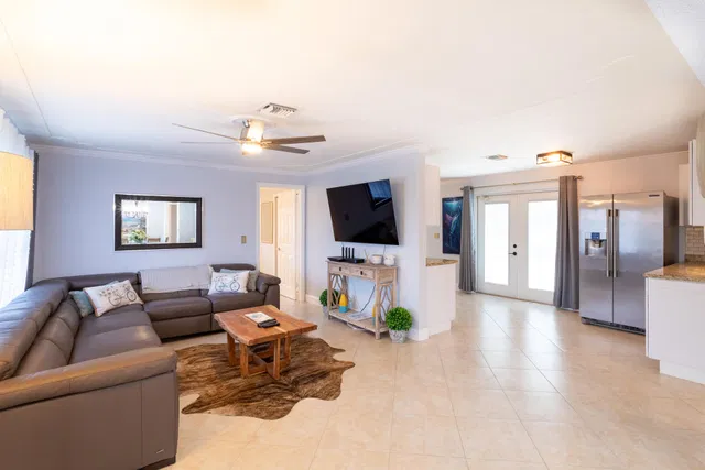 Residence photo 25