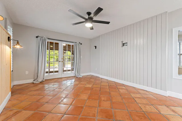 Residence photo 17