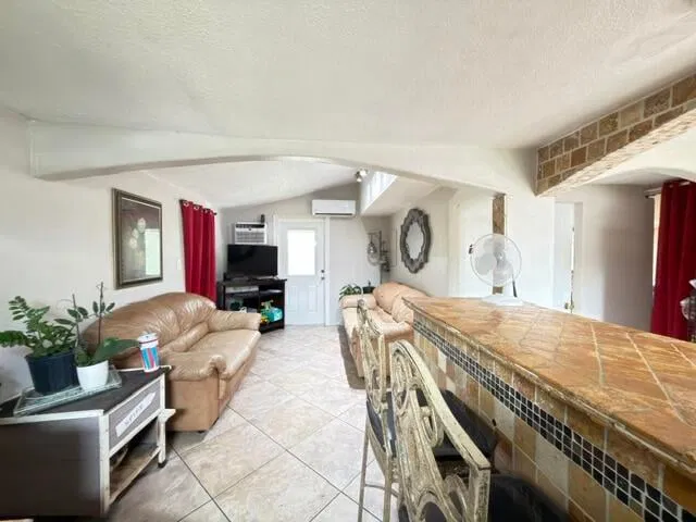 Residence photo 2