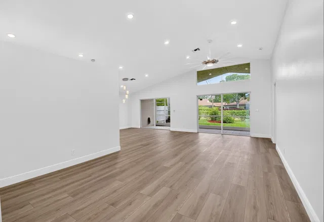  Residence photo 6