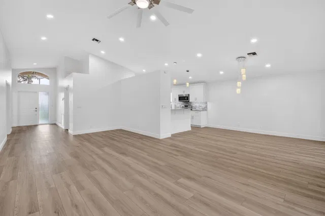  Residence photo 26