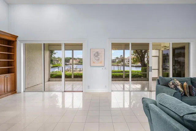 Admirals Cove Residence photo 16