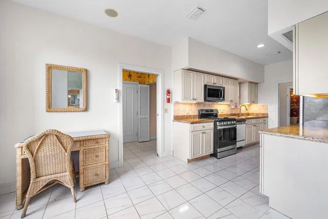 Admirals Cove Residence photo 22