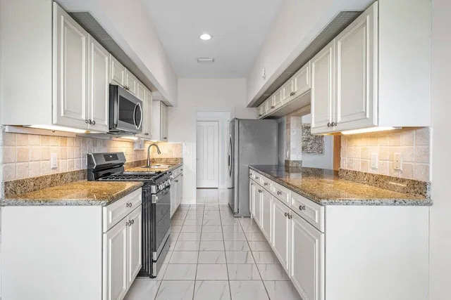 Admirals Cove Residence photo 23