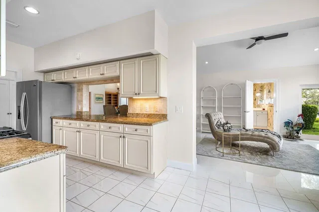 Admirals Cove Residence photo 24