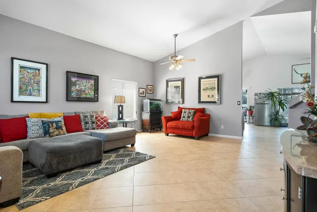  Residence photo 4