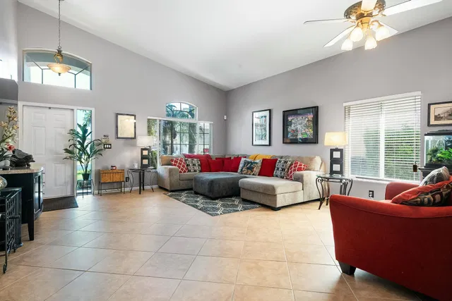  Residence photo 5