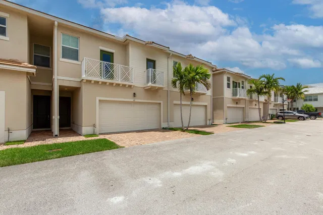 Residence photo 2