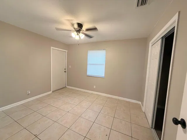 Residence photo 5