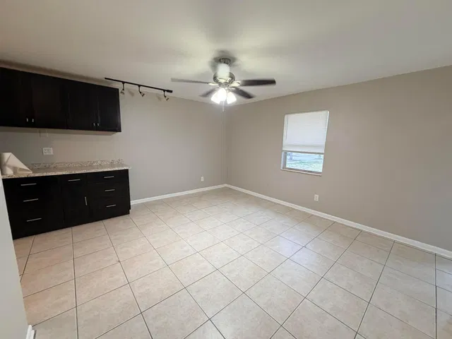 Residence photo 12