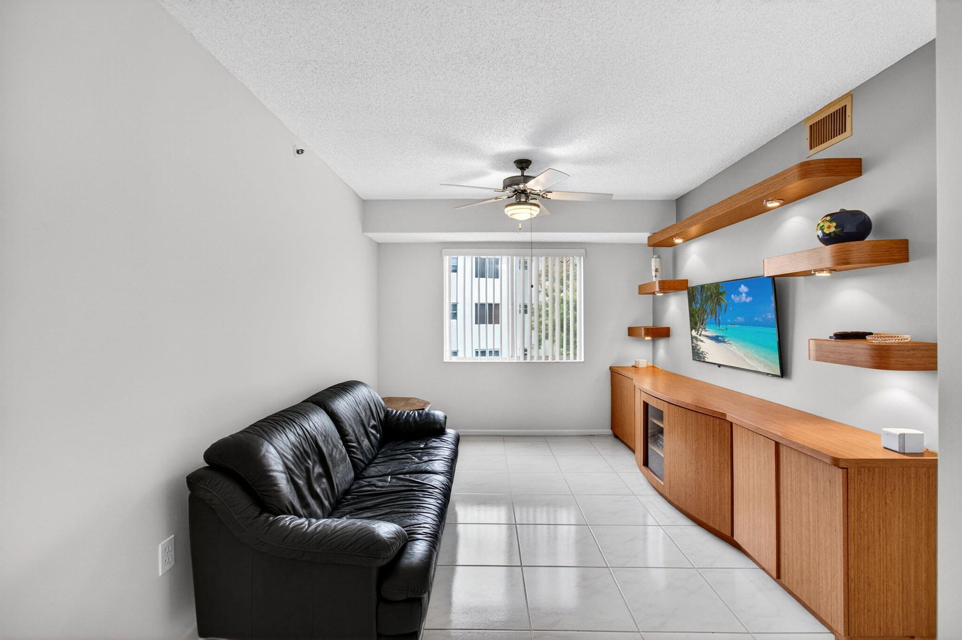 Unit 310 photo 16