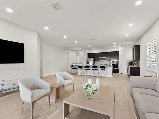 Residence photo 3